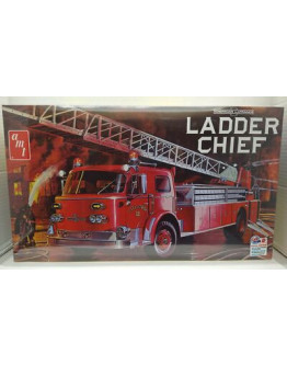 AMT 1/25 SCALE MODEL KIT - 1204 - American LA France Ladder Fire Cheif