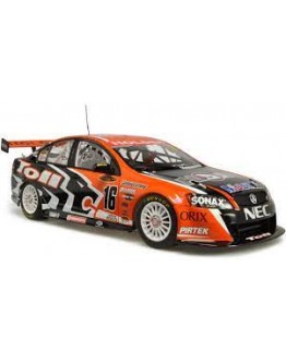 CLASSIC CARLECTABLES 1/43 SCALE DIE CAST MODEL - SM18296 - GARTH TANDER HOLDEN HSV SM18296