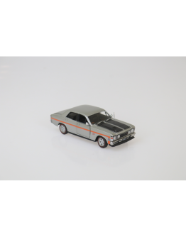 DDA COLLECTIBLES 1/32 SCALE DIE-CAST MODEL - DDA323772 - Silver Fox W/Orange Stripes XW GTHO