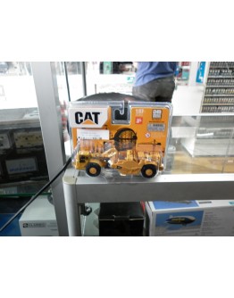 DIECAST MASTERS - CAT 1/87 DIE CAST MODEL - 84405 - CAT 627G AUGER SCRAPER CAT84405