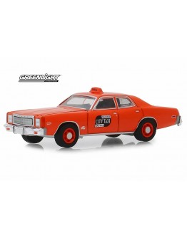 GREENLIGHT COLLECTIBLES 1/64 DIE-CAST CAR - 30057 - 1977 Plymouth Fury