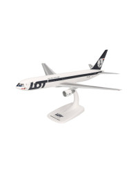 HERPA 1/200 SCALE PLASTIC SNAP FIT MODEL - 614801 - LOT Polish Airliens Boeing 767-300ER