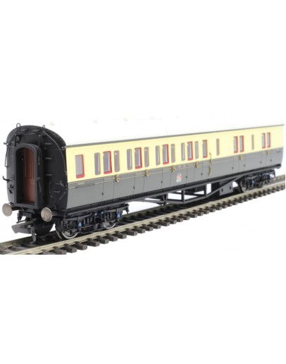 HORNBY OO SCALE CARRIAGE - R4681A GWR Collett Corridor Brake Third Coach #4942 GWR Chocolate & Cream