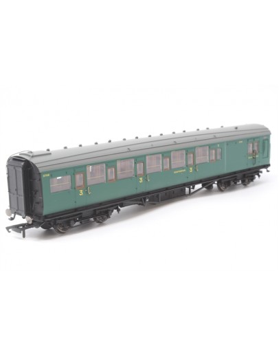 HORNBY OO SCALE CARRIAGE - R4737 - SR Maunsell Corridor Six Compartment Brake Third Coach # 3798 SR Malachite Green