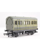 HORNBY RAILROAD OO SCALE CARRIAGE - R4672 - Freelance 4 wheel Coach - Southern Railway Green