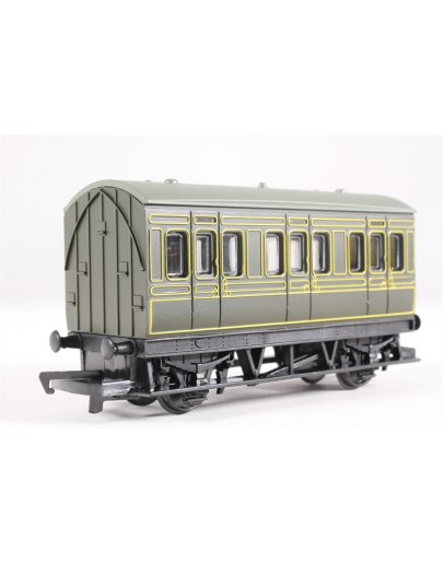 HORNBY RAILROAD OO SCALE CARRIAGE - R4672 - Freelance 4 wheel Coach - Southern Railway Green