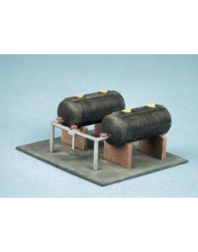 RATIO PLASTIC MODELS - N SCALE BUILDING KIT - RT315 OIL TANKS