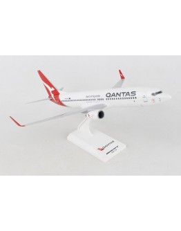 SKY MARKS 1/130 SCALE SOLID PLASTIC MODEL - SKR986 - Qantas Boeing 737-800 (New Livery)