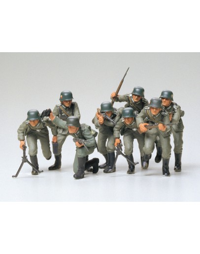 TAMIYA 1/35 SCALE MODEL KIT 35030 German Assault Troops