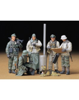 TAMIYA 1/35 SCALE MODEL KIT 35212 German Soldiers at Field Briefing 