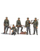 TAMIYA 1/35 SCALE MODEL KIT 35371 German Infantry Set (Mid-WWII)