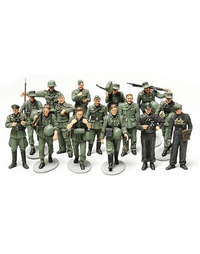 TAMIYA 1/48 SCALE MILITARY MODEL KIT - 32530 - WWII German Infantry on Manuevers